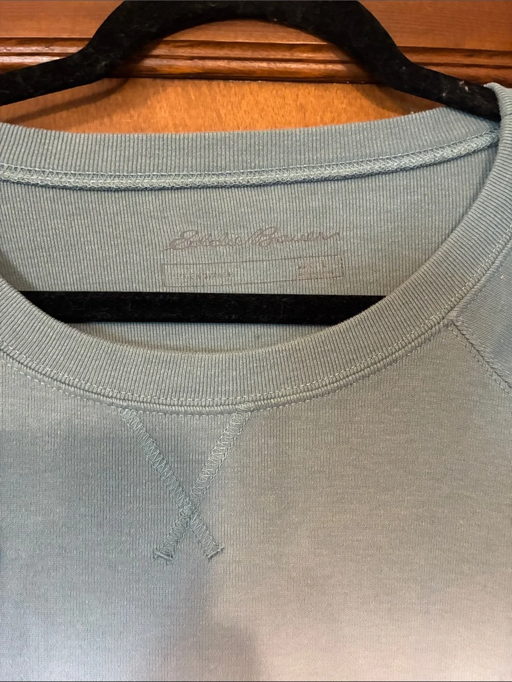 Eddie Bauer ombré crew neck - Picture 2 of 6